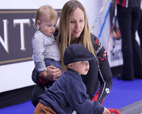 Rachel Homan with her kids